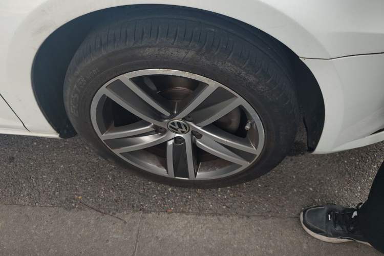 Used Volkswagen FAW-Volkswagen CC 2016 1.8TSI Prestige Model Right Front Wheel Hub