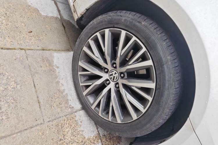 Used Volkswagen FAW-Volkswagen CC 2016 1.8TSI Luxury Model Right Front Wheel Hub
