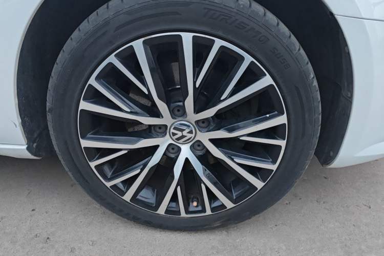 Used Volkswagen FAW-Volkswagen CC 2016 2.0 TSI Ultimate Edition Right Front Wheel Hub
