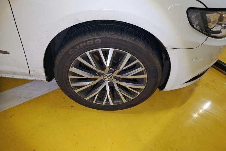 Used Volkswagen FAW-Volkswagen CC 2016 1.8TSI Luxury Model Right Front Wheel Hub