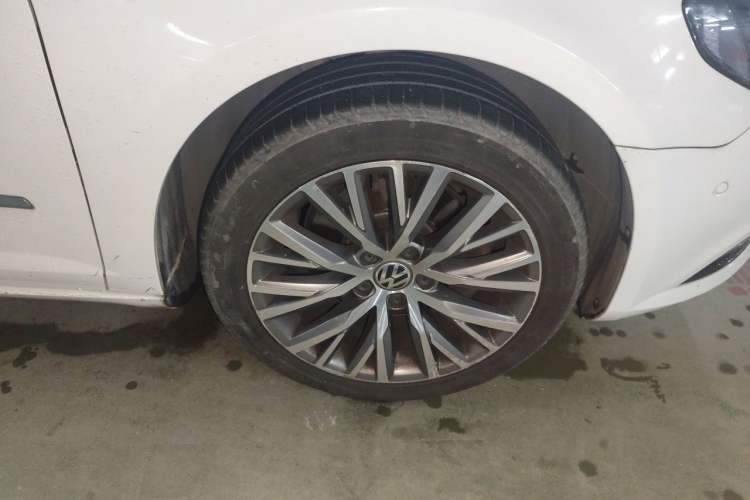 Used Volkswagen FAW-Volkswagen CC 2016 1.8TSI Luxury Model Right Front Wheel Hub
