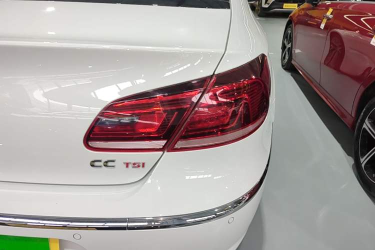 Used Volkswagen FAW-Volkswagen CC 2016 2.0 TSI Luxury Model Right Rear Taillight