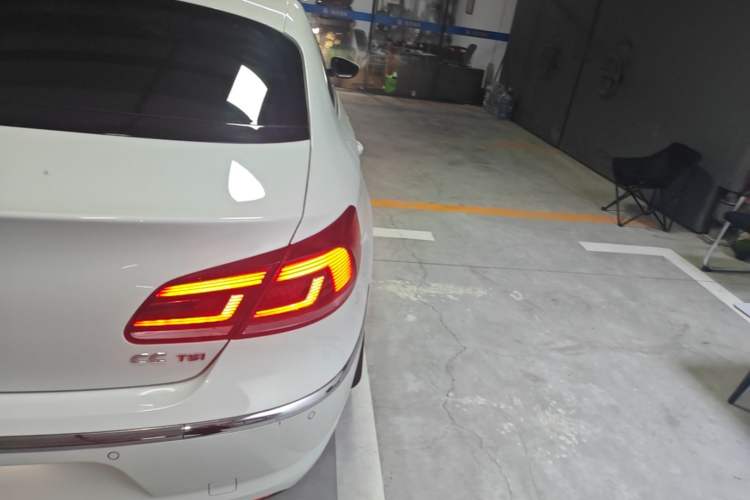Used Volkswagen FAW-Volkswagen CC 2016 2.0 TSI Luxury Model Right Rear Taillight