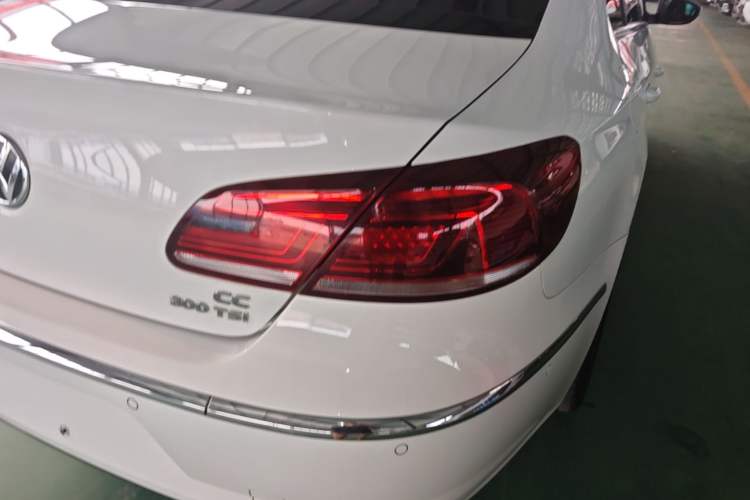 Used Volkswagen FAW-Volkswagen CC 2016 1.8TSI Luxury Model Right Rear Taillight