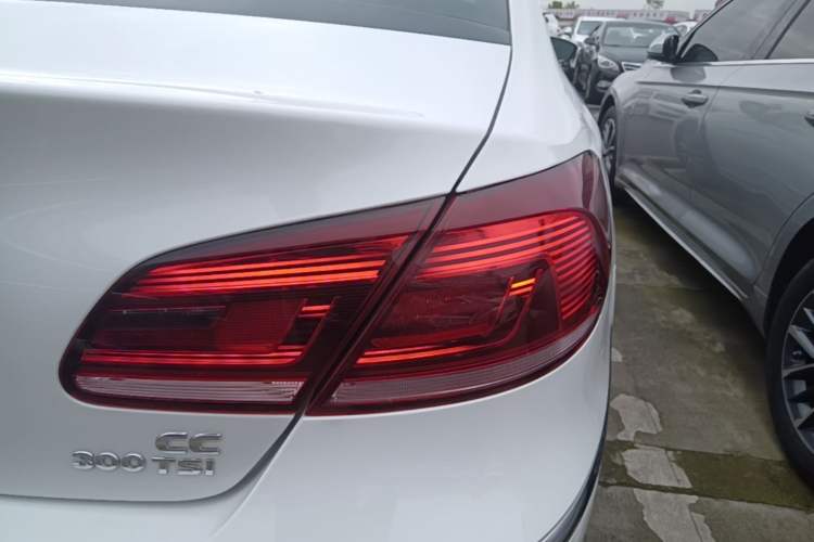 Used Volkswagen FAW-Volkswagen CC 2016 1.8TSI Luxury Model Right Rear Taillight