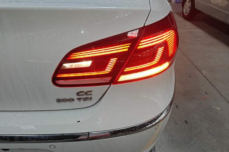 Used Volkswagen FAW-Volkswagen CC 2016 1.8TSI Prestige Model Right Rear Taillight