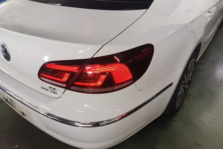Used Volkswagen FAW-Volkswagen CC 2016 1.8TSI Luxury Model Right Rear Taillight