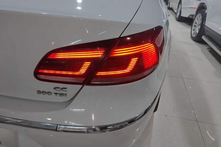 Used Volkswagen FAW-Volkswagen CC 2016 1.8TSI Luxury Model Right Rear Taillight