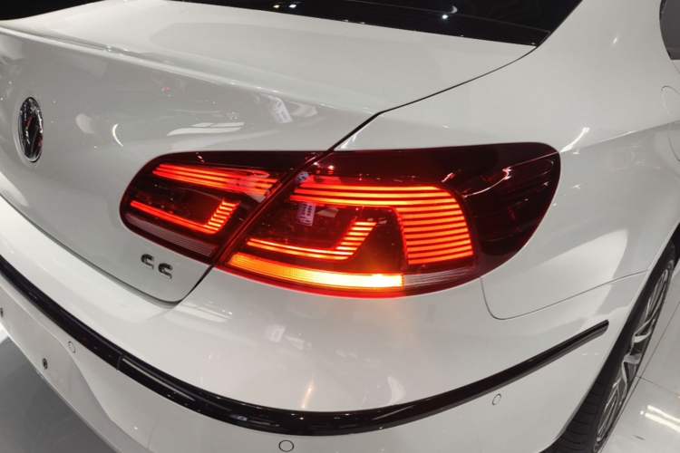 Used Volkswagen FAW-Volkswagen CC 2016 1.8TSI Luxury Model Right Rear Taillight