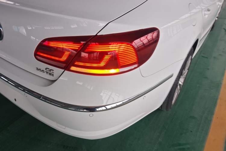 Used Volkswagen FAW-Volkswagen CC 2016 1.8TSI Luxury Model Right Rear Taillight