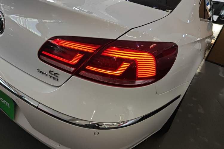 Used Volkswagen FAW-Volkswagen CC 2016 1.8TSI Luxury Model Right Rear Taillight