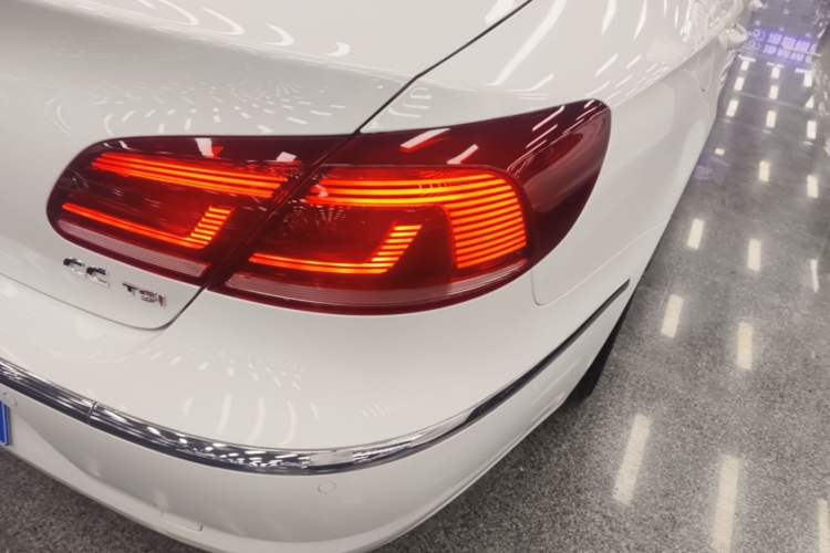 Used Volkswagen FAW-Volkswagen CC 2016 1.8TSI Luxury Model Right Rear Taillight