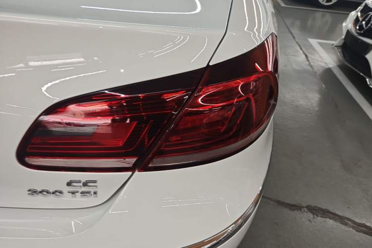 Used Volkswagen FAW-Volkswagen CC 2016 1.8TSI Luxury Model Right Rear Taillight