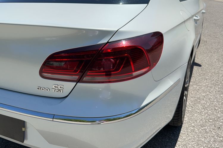Used Volkswagen FAW-Volkswagen CC 2016 1.8TSI Luxury Model Right Rear Taillight