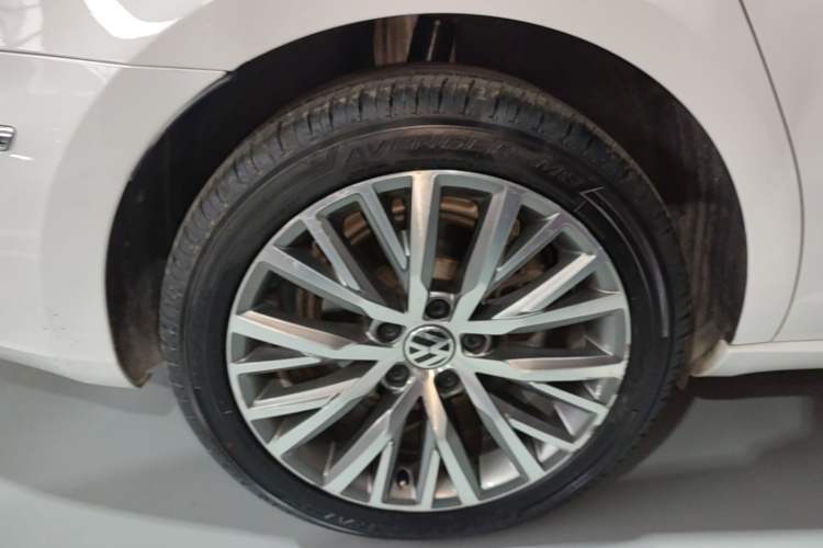 Used Volkswagen FAW-Volkswagen CC 2016 2.0 TSI Luxury Model Right Rear Wheel Hub