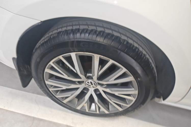 Used Volkswagen FAW-Volkswagen CC 2016 2.0 TSI Luxury Model Right Rear Wheel Hub