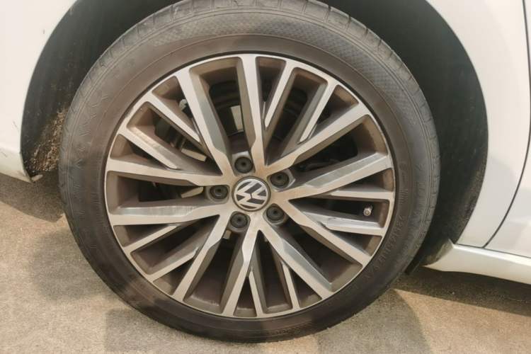 Used Volkswagen FAW-Volkswagen CC 2016 1.8TSI Luxury Model Right Rear Wheel Hub