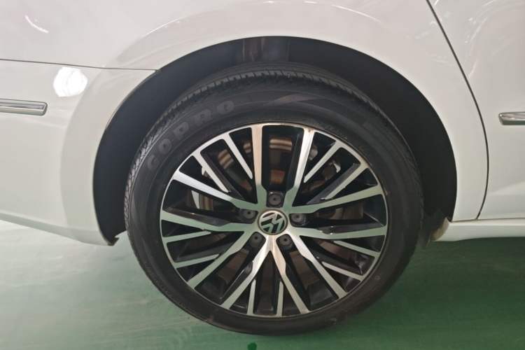 Used Volkswagen FAW-Volkswagen CC 2016 1.8TSI Luxury Model Right Rear Wheel Hub