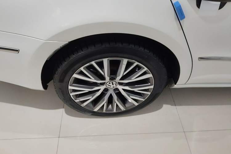 Used Volkswagen FAW-Volkswagen CC 2016 1.8TSI Luxury Model Right Rear Wheel Hub