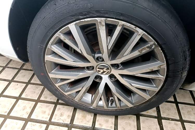 Used Volkswagen FAW-Volkswagen CC 2016 1.8TSI Luxury Model Right Rear Wheel Hub