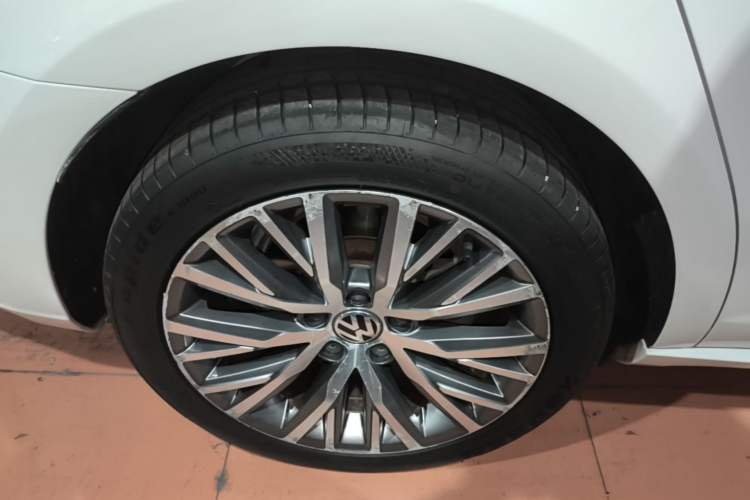 Used Volkswagen FAW-Volkswagen CC 2016 2.0 TSI Luxury Model Right Rear Wheel Hub
