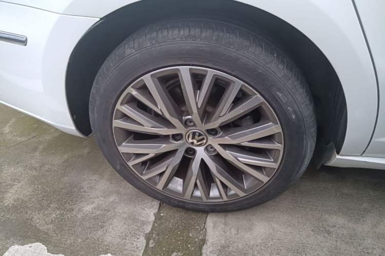 Used Volkswagen FAW-Volkswagen CC 2016 1.8TSI Luxury Model Right Rear Wheel Hub