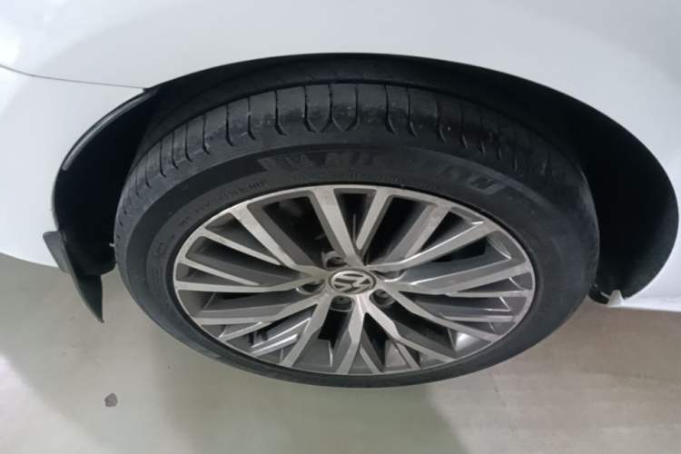 Used Volkswagen FAW-Volkswagen CC 2016 2.0 TSI Luxury Model Right Rear Wheel Hub