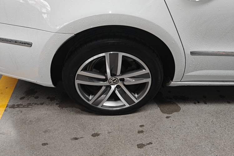 Used Volkswagen FAW-Volkswagen CC 2016 1.8TSI Prestige Model Right Rear Wheel Hub