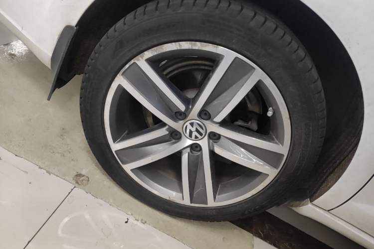 Used Volkswagen FAW-Volkswagen CC 2016 1.8TSI Prestige Model Right Rear Wheel Hub