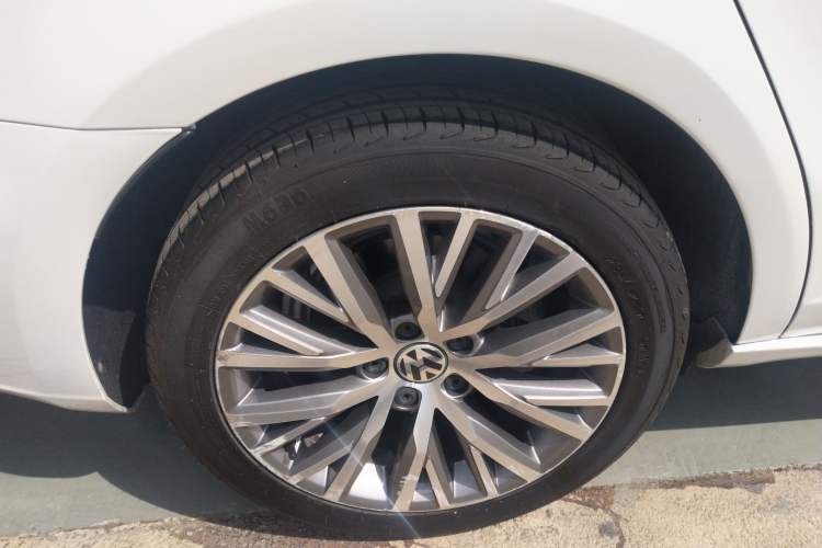 Used Volkswagen FAW-Volkswagen CC 2016 1.8TSI Luxury Model Right Rear Wheel Hub
