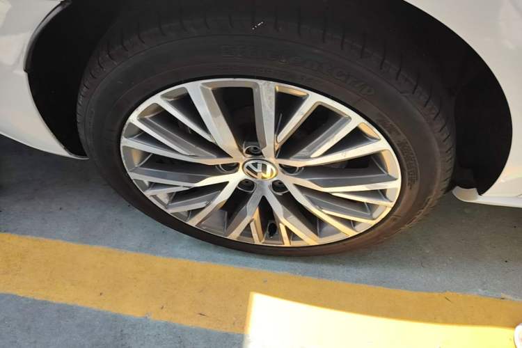 Used Volkswagen FAW-Volkswagen CC 2016 1.8TSI Luxury Model Right Rear Wheel Hub