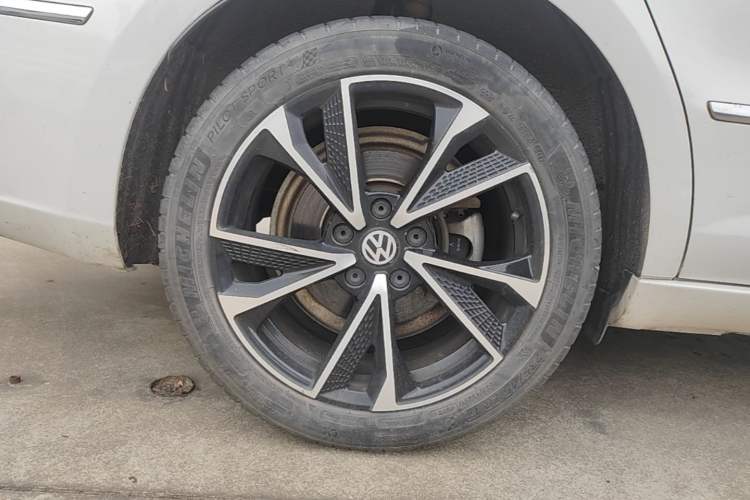 Used Volkswagen FAW-Volkswagen CC 2016 1.8TSI Prestige Model Right Rear Wheel Hub