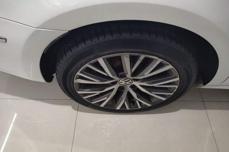 Used Volkswagen FAW-Volkswagen CC 2016 1.8TSI Luxury Model Right Rear Wheel Hub