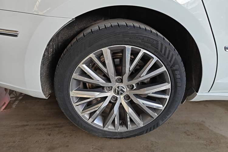 Used Volkswagen FAW-Volkswagen CC 2016 1.8TSI Luxury Model Right Rear Wheel Hub