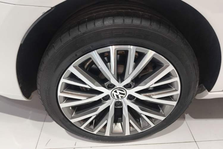 Used Volkswagen FAW-Volkswagen CC 2016 1.8TSI Luxury Model Right Rear Wheel Hub