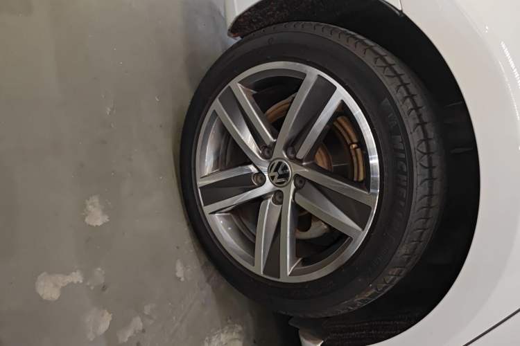 Used Volkswagen FAW-Volkswagen CC 2016 1.8TSI Luxury Model Right Rear Wheel Hub