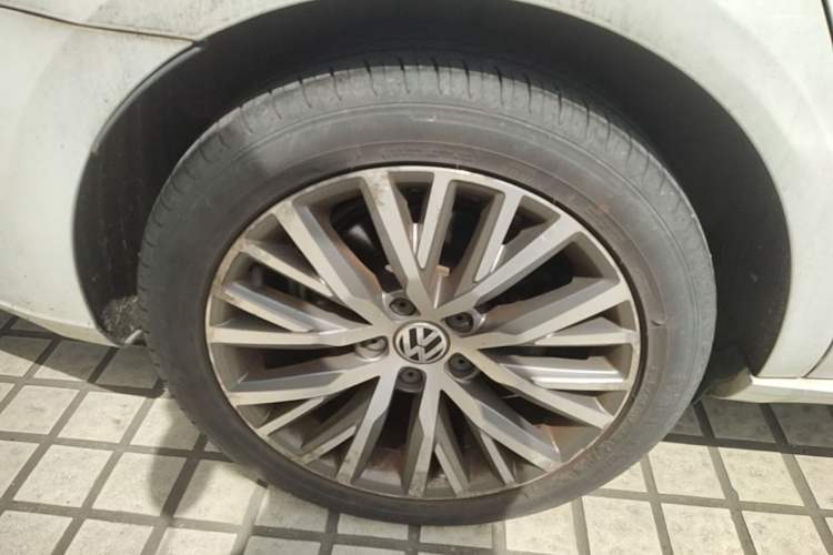 Used Volkswagen FAW-Volkswagen CC 2016 1.8TSI Luxury Model Right Rear Wheel Hub