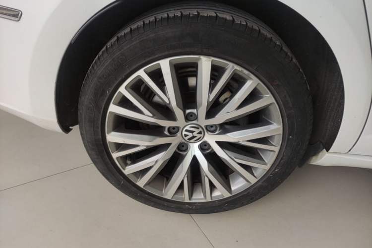 Used Volkswagen FAW-Volkswagen CC 2016 1.8TSI Luxury Model Right Rear Wheel Hub