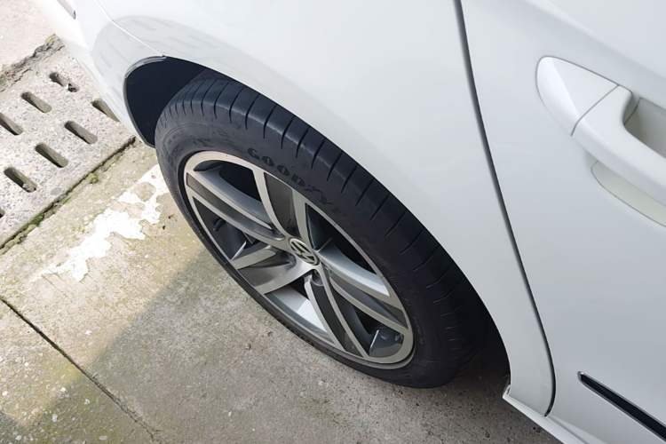 Used Volkswagen FAW-Volkswagen CC 2016 1.8TSI Prestige Model Right Rear Wheel Hub