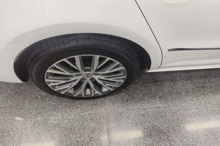 Used Volkswagen FAW-Volkswagen CC 2016 1.8TSI Luxury Model Right Rear Wheel Hub