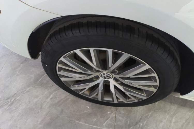 Used Volkswagen FAW-Volkswagen CC 2016 1.8TSI Luxury Model Right Rear Wheel Hub