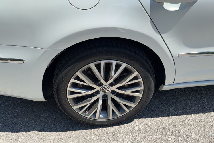 Used Volkswagen FAW-Volkswagen CC 2016 1.8TSI Luxury Model Right Rear Wheel Hub