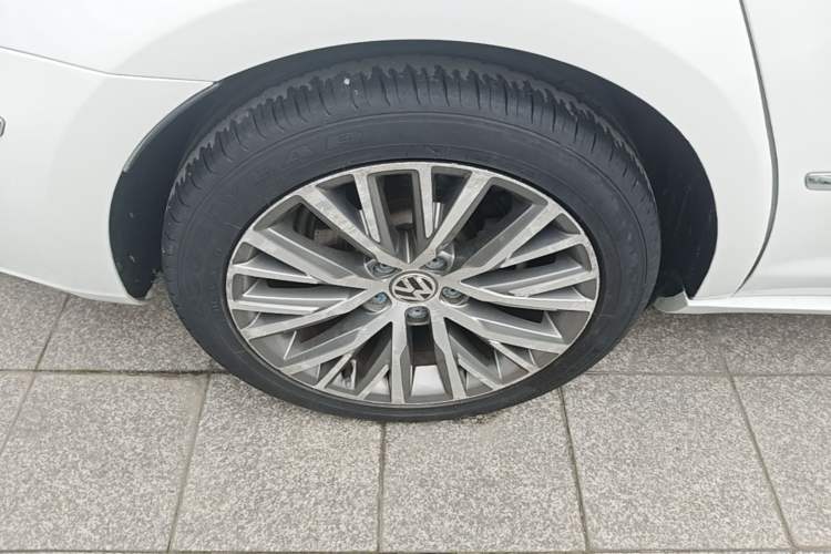 Used Volkswagen FAW-Volkswagen CC 2016 1.8TSI Luxury Model Right Rear Wheel Hub