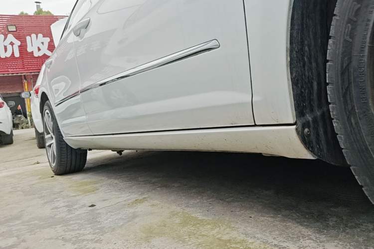 Used Volkswagen FAW-Volkswagen CC 2016 2.0 TSI Luxury Model Right Side Sill
