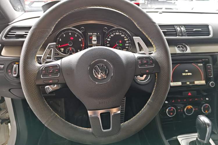 Used Volkswagen FAW-Volkswagen CC 2016 300TSI 25th Anniversary Edition Steering Wheel