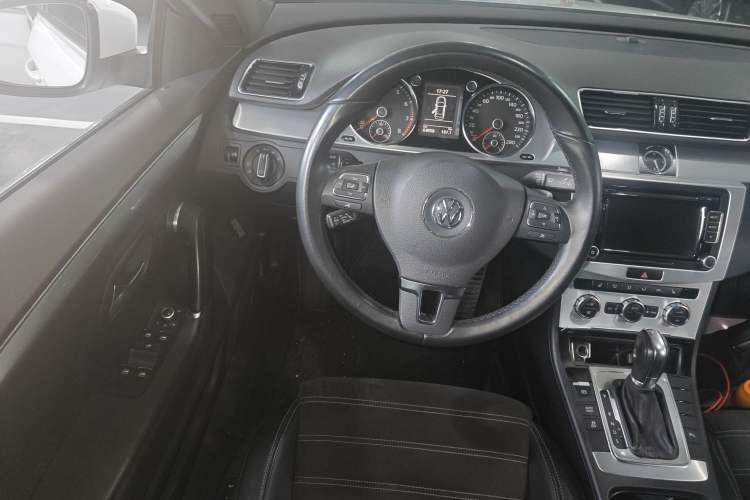 Used Volkswagen FAW-Volkswagen CC 2016 1.8TSI Luxury Model Steering Wheel
