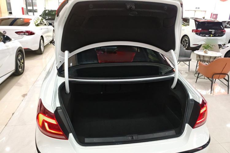 Used Volkswagen FAW-Volkswagen CC 2016 1.8TSI Prestige Model Trunk