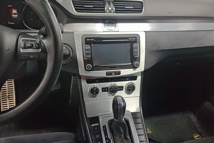Used Volkswagen FAW-Volkswagen CC 2016 1.8TSI Luxury Model Audio And AC Panel