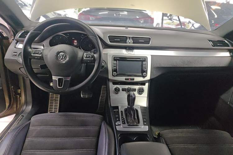Used Volkswagen FAW-Volkswagen CC 2016 1.8TSI Luxury Model Center Console