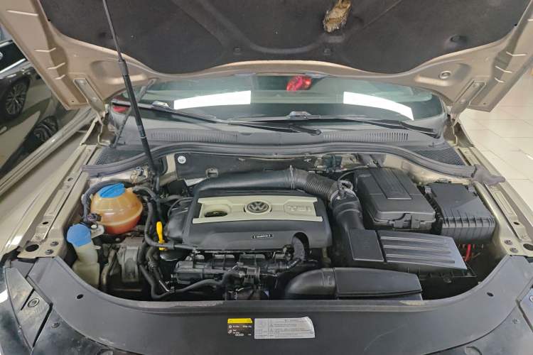 Used Volkswagen FAW-Volkswagen CC 2016 1.8TSI Luxury Model Engine Bay